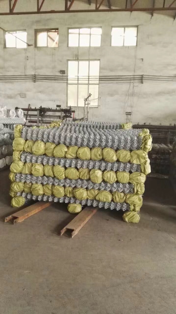 勾花網(wǎng)護(hù)欄多少錢